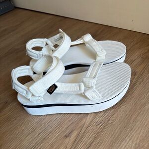 Teva Women's Flatform Universal Mesh Print Sandal sz 8